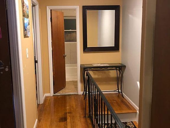 4th image of 221 Dongan Hills Ave