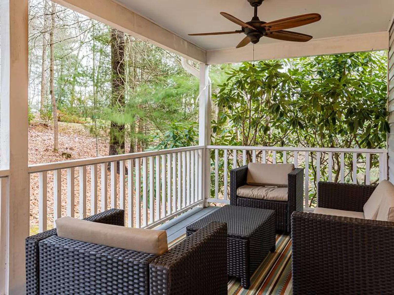 5 bed, 3204 sqft, $4,600 — Photo 2