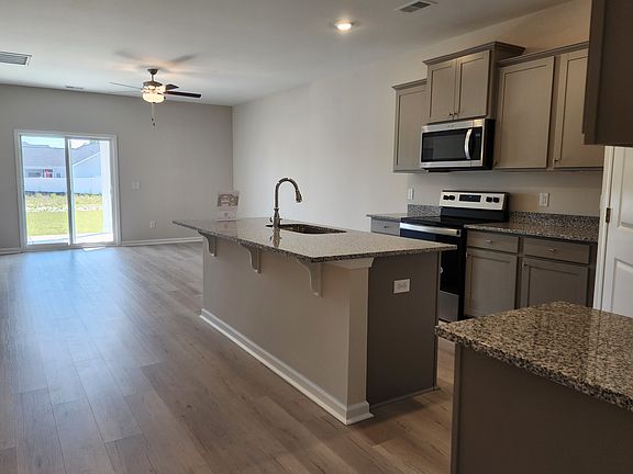4th image of 110 Avery Woods Dr