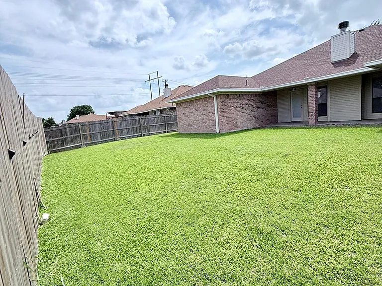 2708 Hydrangea Ave — Photo 32