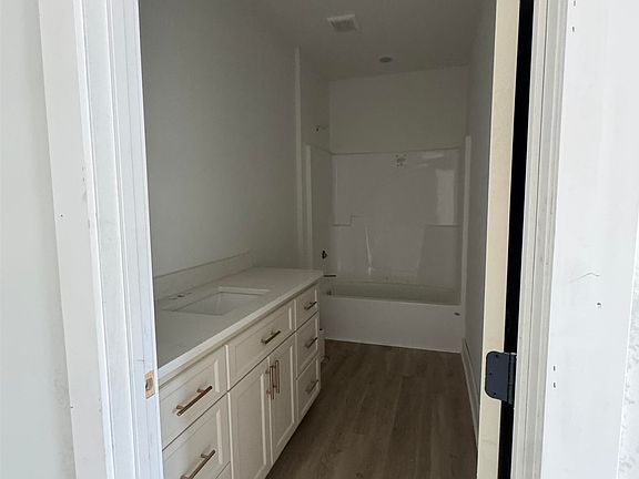 5th image of 240 Spry Way