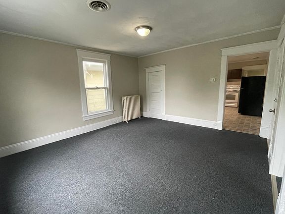 2nd image of 367 Mountain Ave SW APT 4