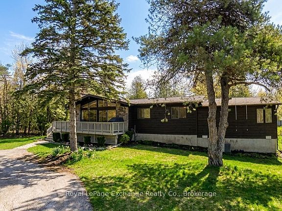 2nd image of 906 Victoria Rd