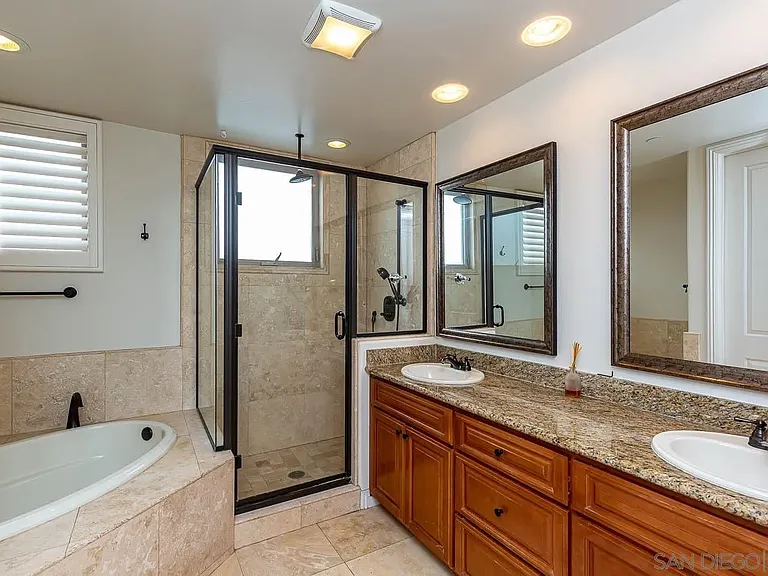 1368 Oliver Ave — Photo 4