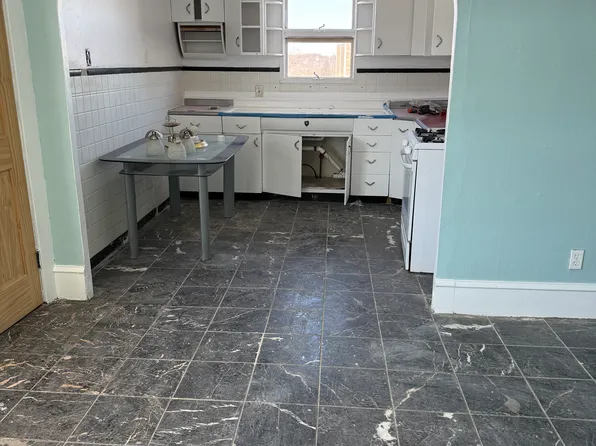 19 Butler Ave Floor 3, Central Falls, RI 02863