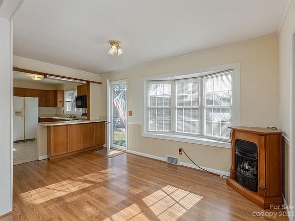 4th image of 10 Cozy Acres Ln