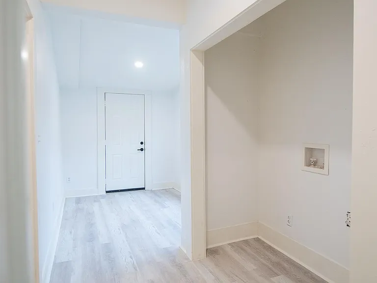 S Willomet Ave — Photo 11