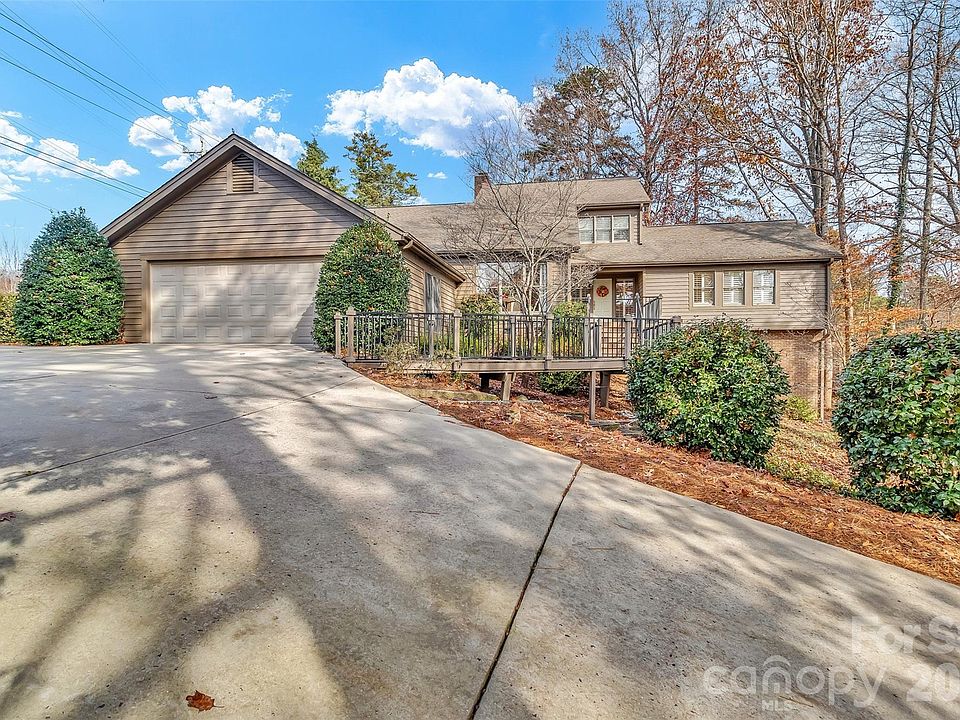 1st image of 3 Lake Ridge Rd