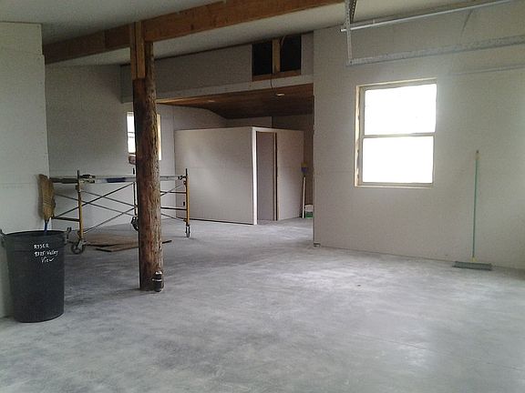 1000 sf shop with 3/4 bath