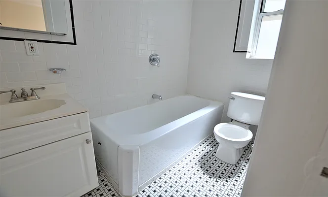 Rented by Manhattan Realty Group | media 14