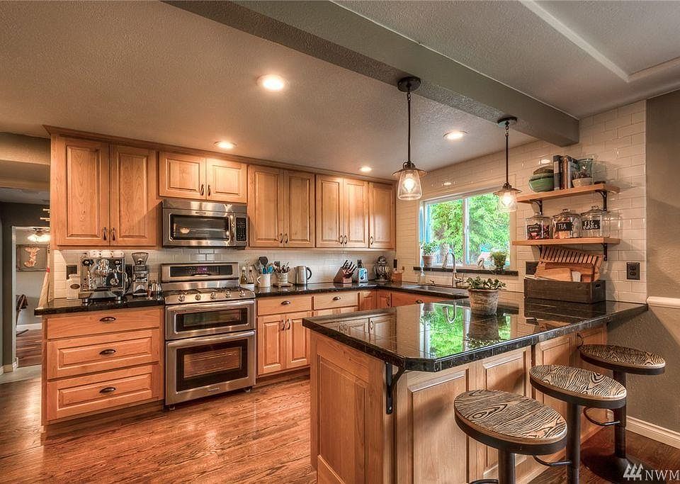 Chef Kitchen, new soft close cabinets, double oven, microwav
