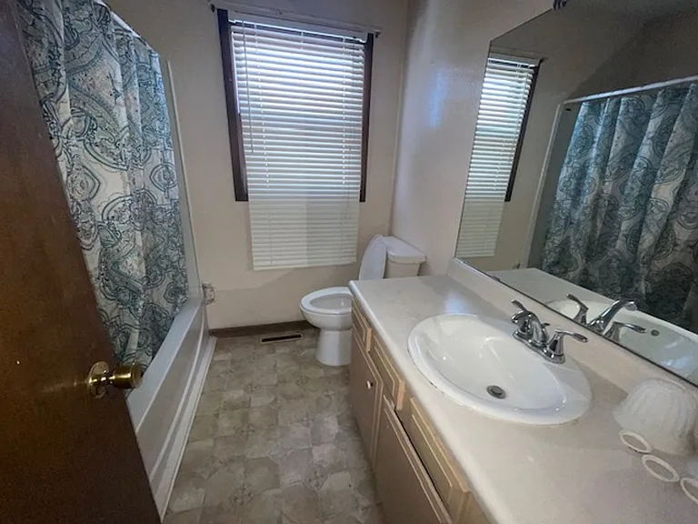 5201 W Saint James Dr — Photo 4