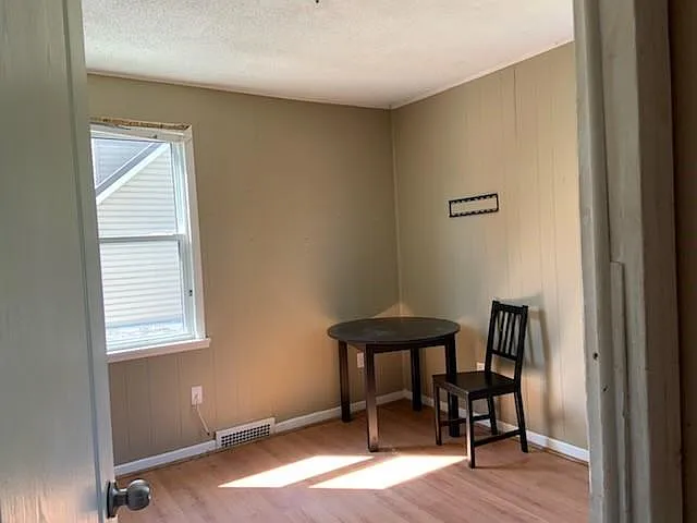 1254 Lakeshore Rd — Photo 5