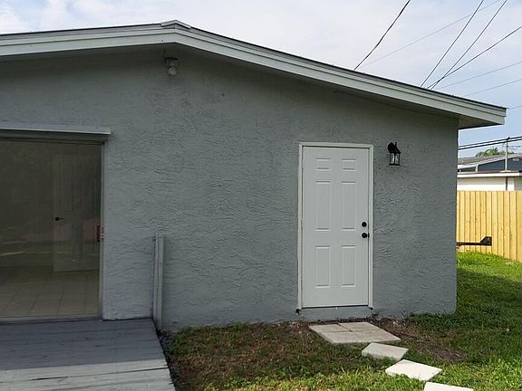 5th image of 5223 SE Fairlane Ave