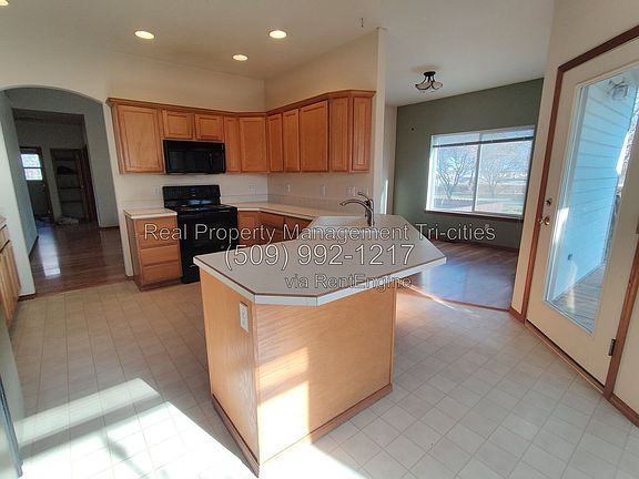 3rd image of 2650 Sandstone Ln
