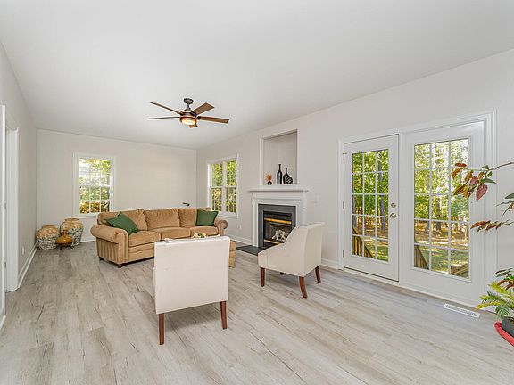 4th image of 120 Marlowe Dr