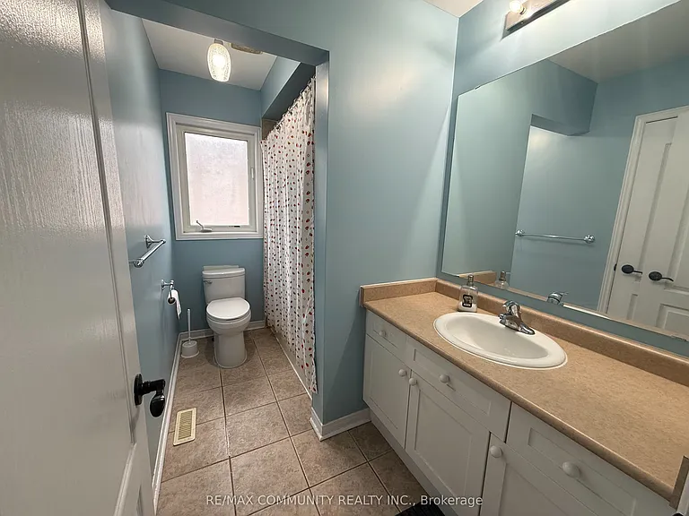 11 Barden Cres #B1 — Photo 3