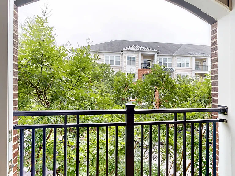 Signal Hill Apartment Homes — Photo 85
