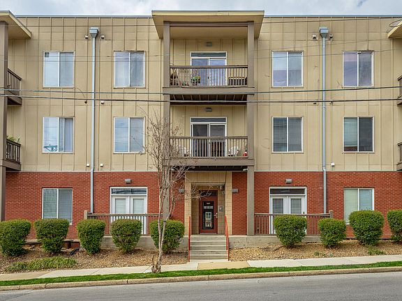 3rd image of 863 Flynn St APT 204