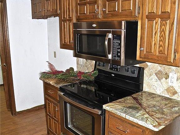 4th image of 19 Harvey Cir
