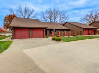 416 Peninsula Dr, Shelbyville, IN 46176