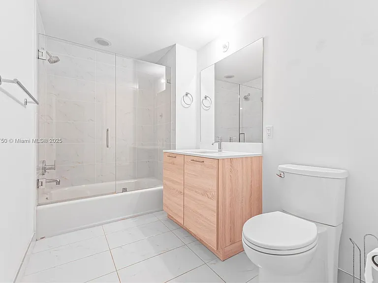 16385 Biscayne Blvd #404 — Photo 10