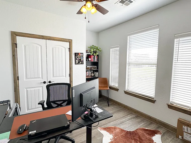 1035 Greenview Dr — Photo 18