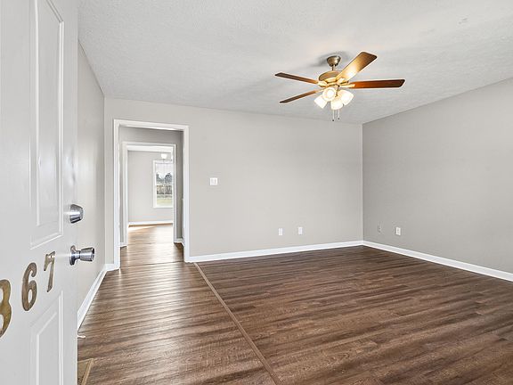 4th image of 5867 Julien Rd