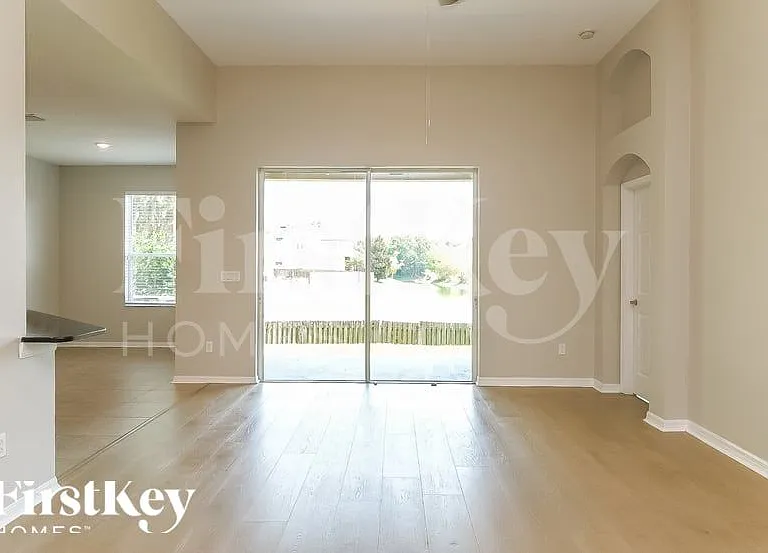 5710 Butterfield St — Photo 3