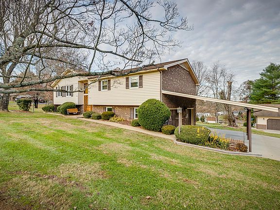 2nd image of 4905 Lake Park Dr
