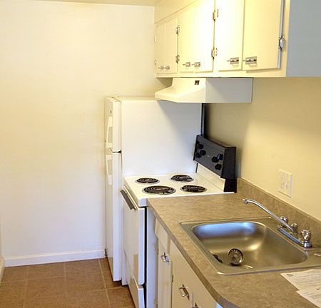 3rd image of 1871 S University Blvd APT 04