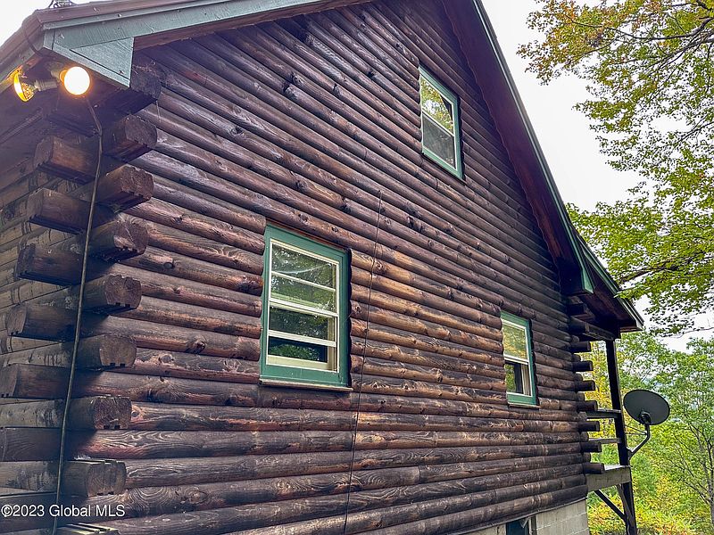 3rd image of 42 Potter Brook Road