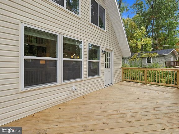 3rd image of 122 Red Maple Ln