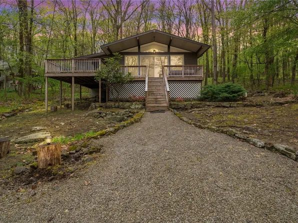 510 Forest Rd, Acme, PA 15610