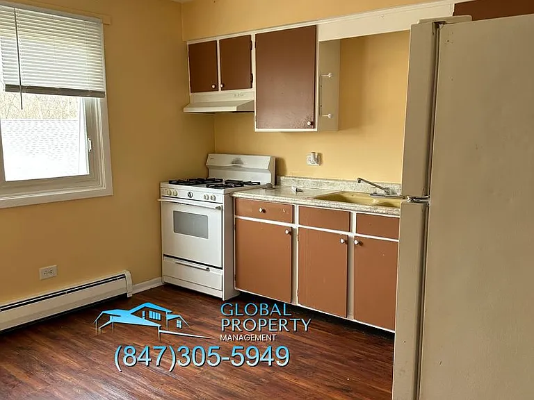 260 E Grand Ave — Photo 8