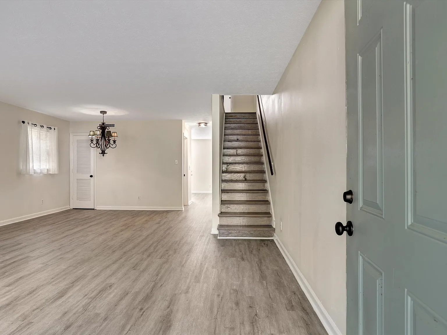 1 Berkley Pl — Photo 4