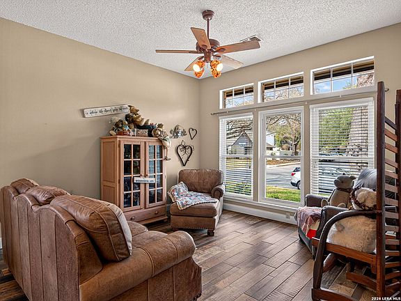 3rd image of 13723 Cedar Canyon