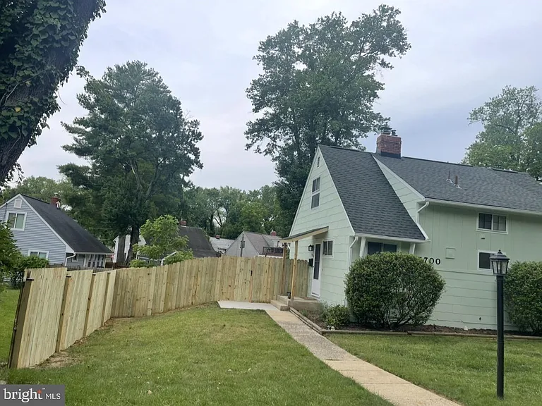 5700 Stillwell Rd — Photo 3