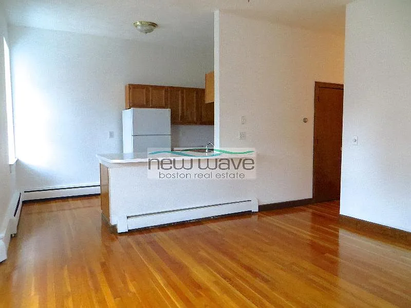2 bed, 700 sqft, $3,850 — Photo 3