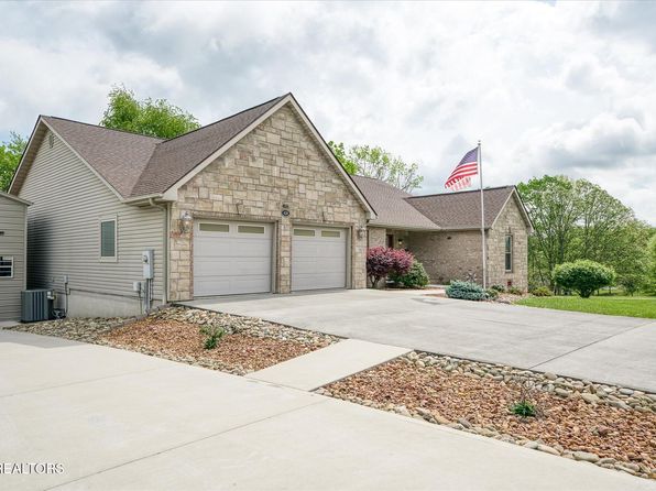459 Woodgate Dr, Crossville, TN 38571