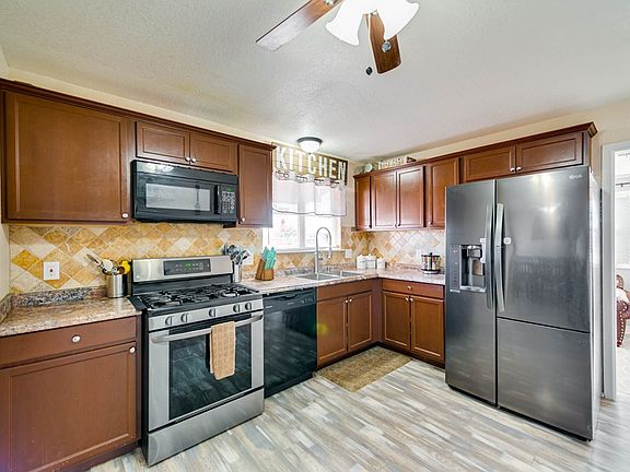 5th image of 930 W 40th St