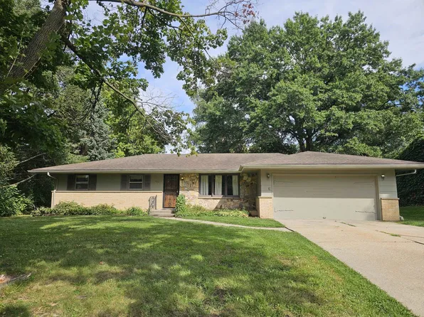 131 Dawn Ave, Rockford, IL 61107