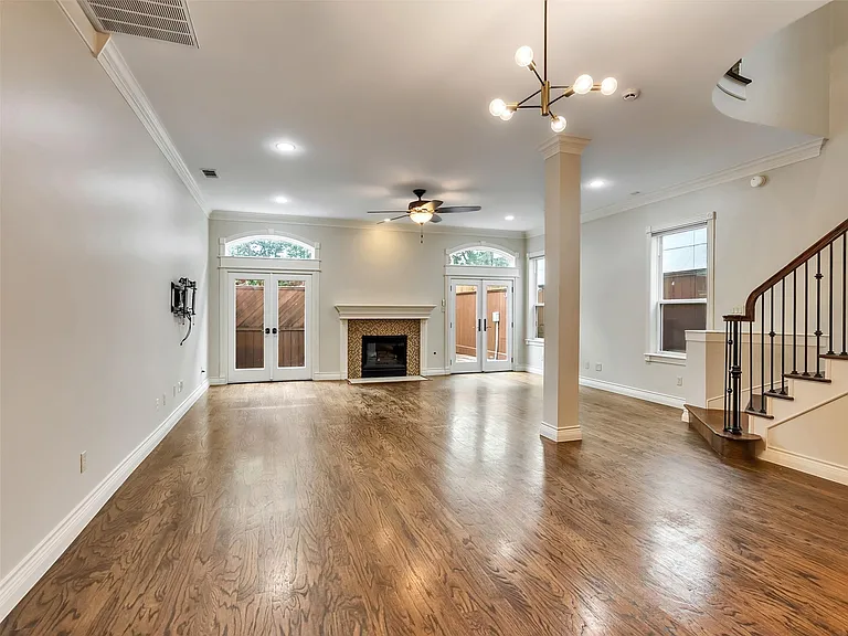 918 Knox St — Photo 13