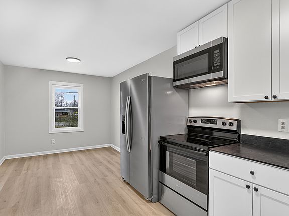 3rd image of 1302 Meadow Dr NW