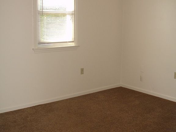 2nd image of 1629 Chadwick Cir APT C