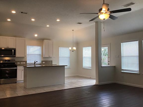 4th image of 7704 Lakeside Manor Ln