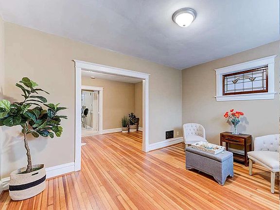 5th image of 3461 Montana St #B