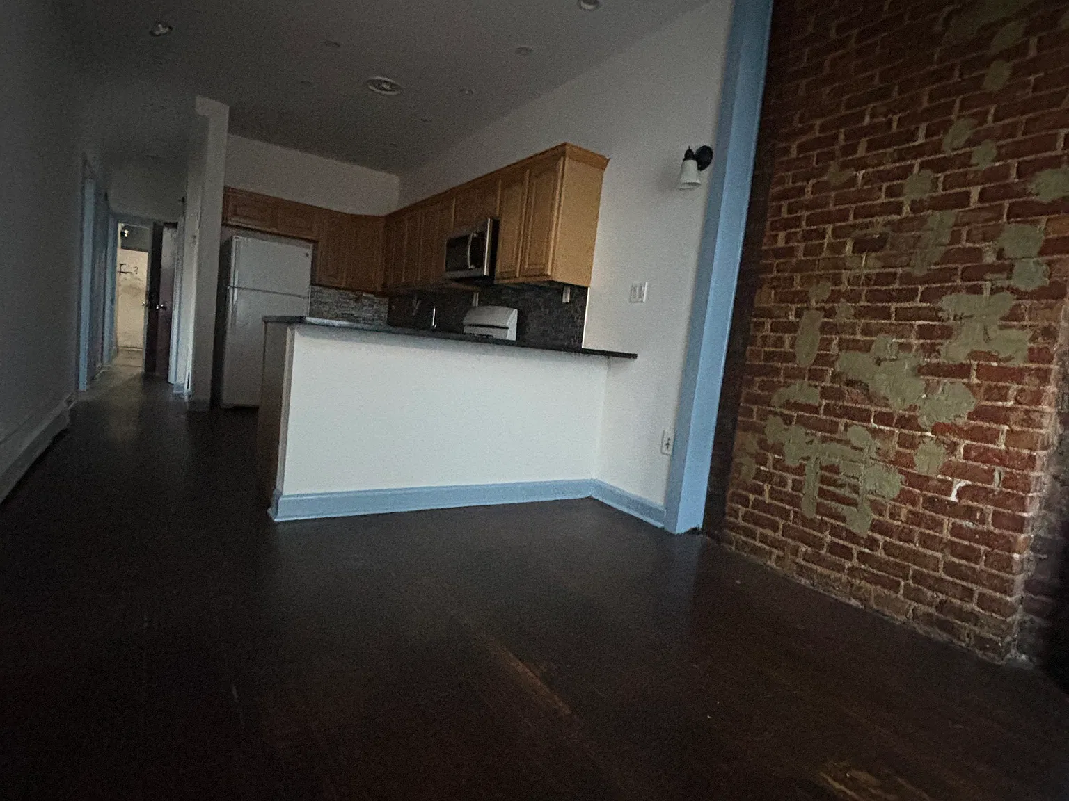 3 bed, 950 sqft, $2,000 — Photo 2