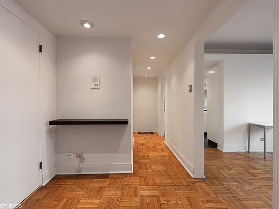 3rd image of 5040 N Marine Dr APT D2