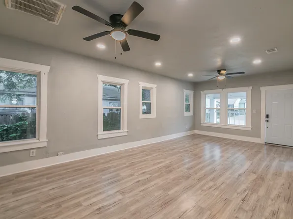 1012 E Baltimore Ave, Fort Worth, TX 76104